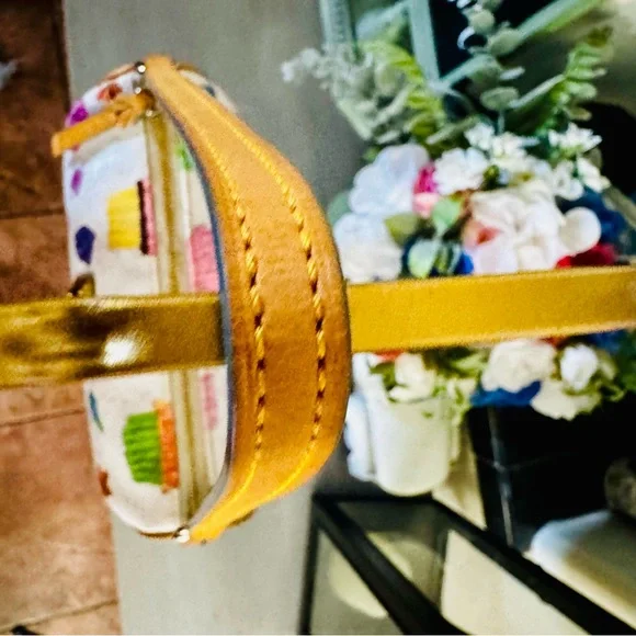 Dooney & Bourke Colorful Cupcake Barrel Bag white & tan leather silver EUC - Picture 13 of 16